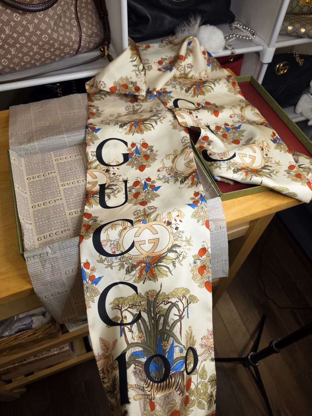Gucci Lady 100 Savanero London Silk Scarf NIB